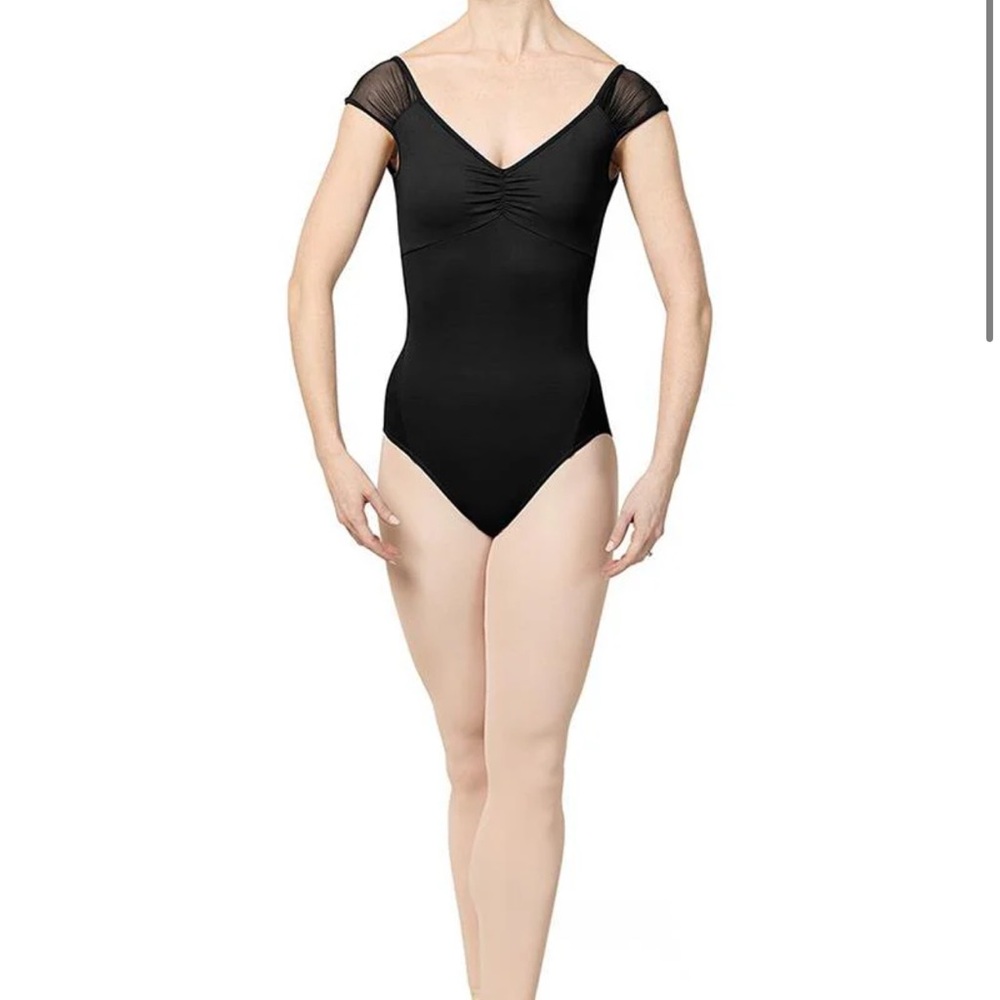 Bloch Mirella Bust Detail Mesh Cap
Sleeve Bodysuit Girls. Black. Size
14 new
